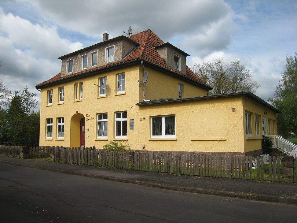 /// Projekt für Sanierer & Entwickler - teilvermietetes Mehrfamilienhaus nahe Bad Karlshafen /// – Bodenfelde – Bild 1 von 4