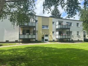 2-Zimmer-Wohnung,komplett renoviert inkl Balkon in grüner Lage