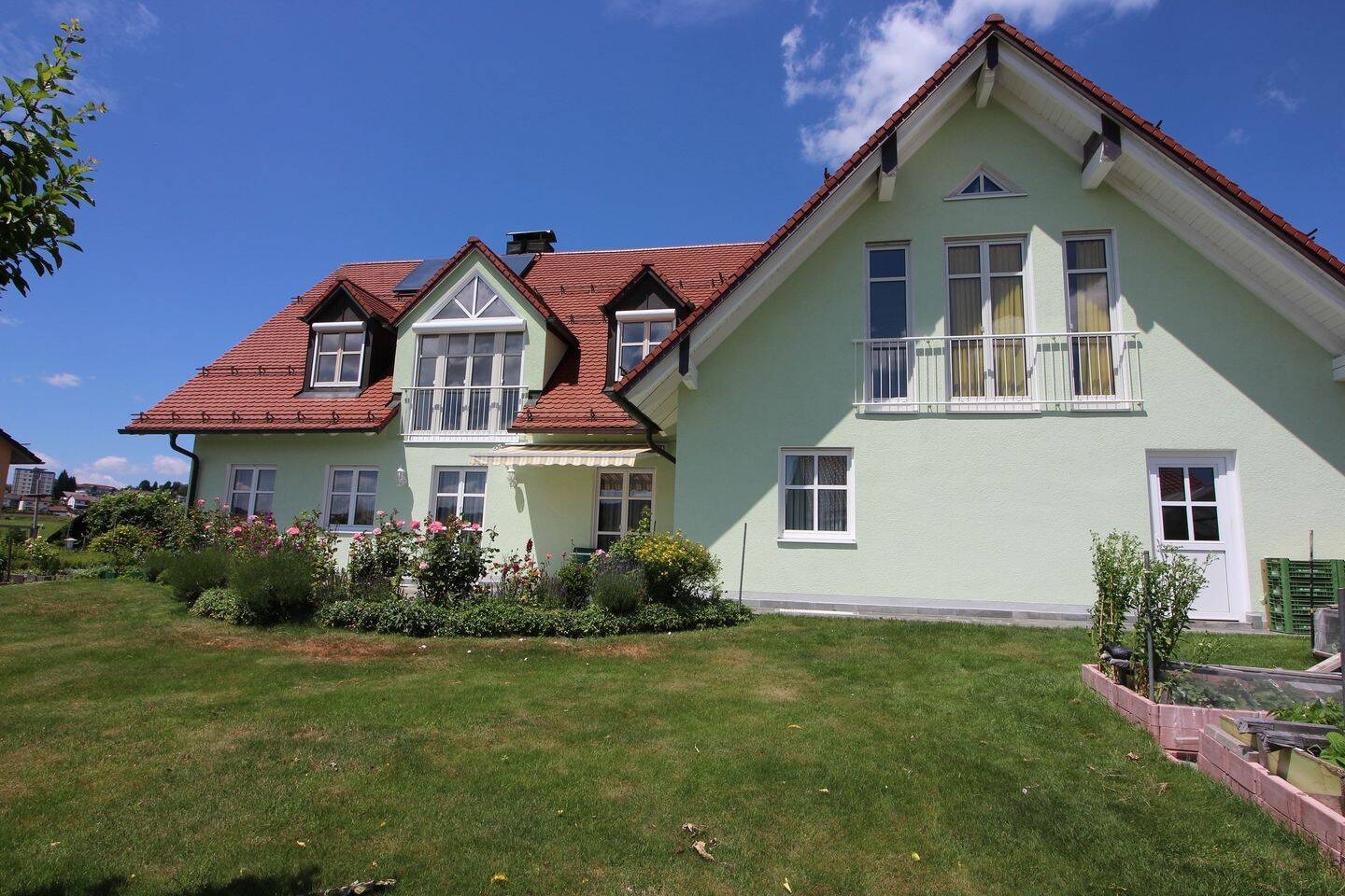 Top-gepflegtes 3-Familien-Haus in traumhafter Wohnlage von Regen – Regen – Bild 1 von 9