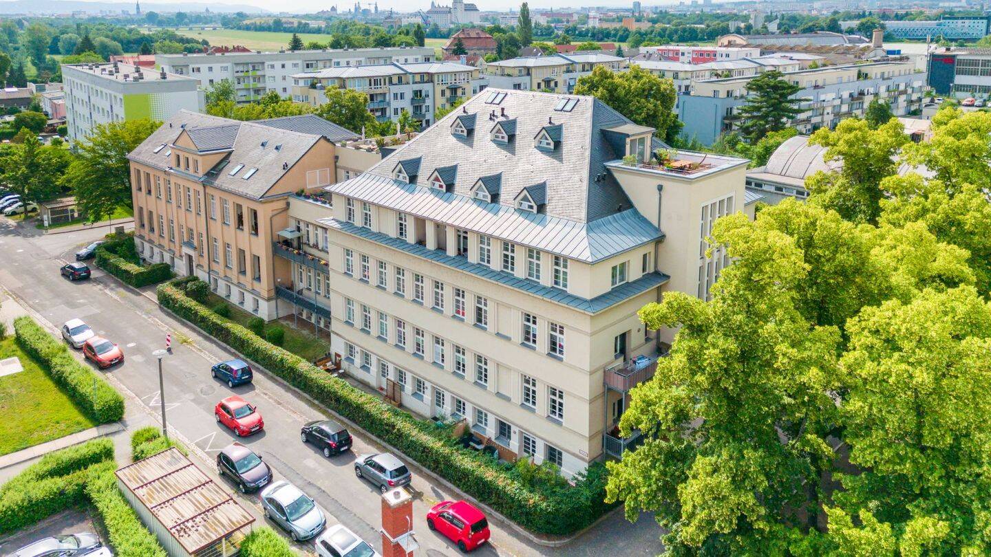 Stilvolle 2-Zimmerwohnung mit Stellplatz und Einbauküche im Denkmalensamble