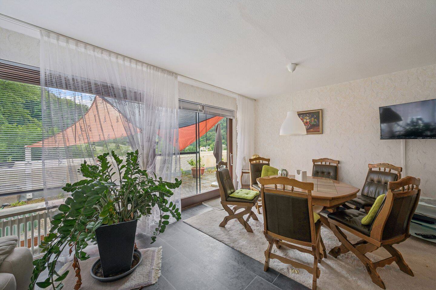 Großzügige 3,5-Zimmer-Wohnung mit Terrasse, Ausblick & Garage am Waldrand – Bad Liebenzell – Vorschaubild 2