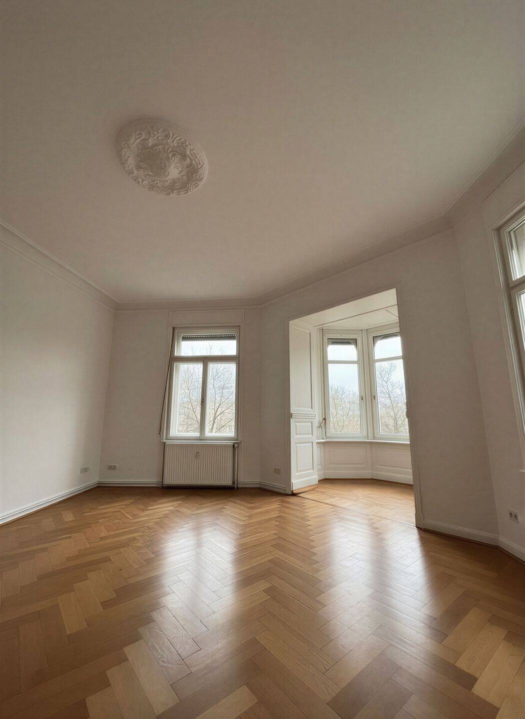 Repräsentatives Wohnen in Bestlage - Altbaujuwel am Kaiser-Friedrich-Ring – Wiesbaden – Vorschaubild 3