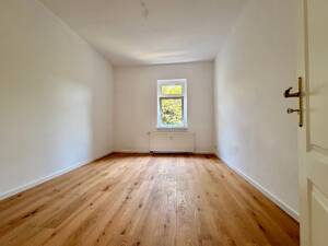 Einziehen und wohlfühlen: Frisch sanierte 4-Zimmer-Wohnung in Hochheim mit EBK & Balkon – 99094 Erfurt – Vorschaubild 5