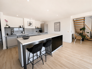 Exklusives Loftflair auf zwei Ebenen: Designküche, Dachterrasse und Weitblick – 67551 Worms – Vorschaubild 3