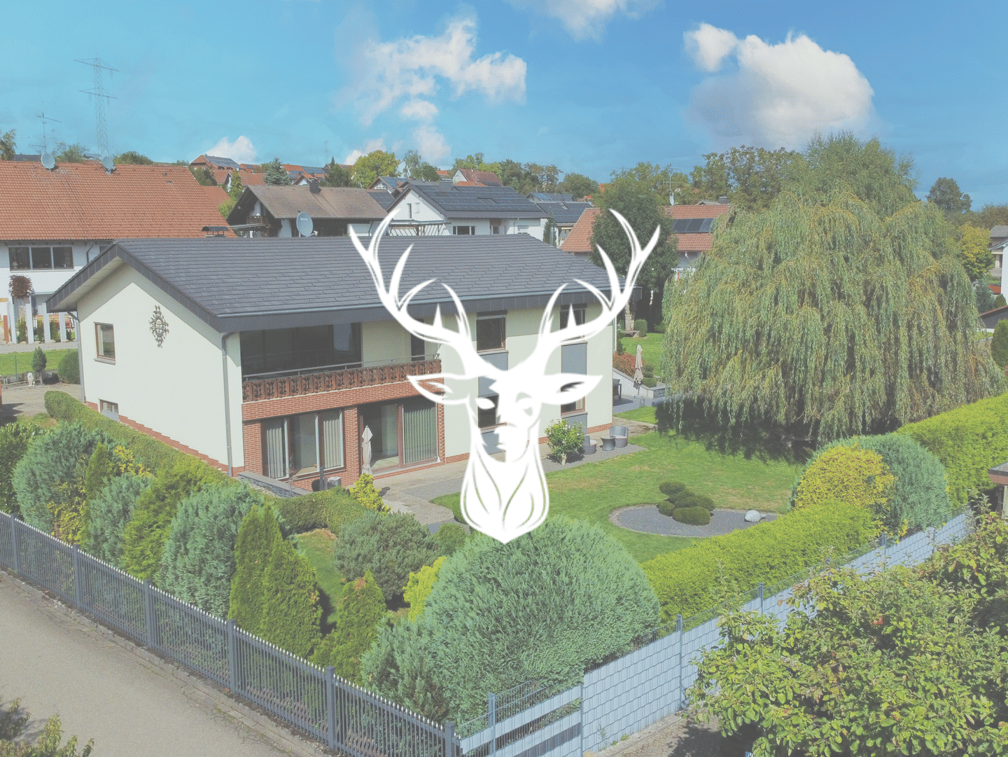 Elegantes Zweifamilienhaus mit einem einzigartigen Gartengrundstück und Baufenster in Berau – Ühlingen-Birkendorf – Bild 1 von 9