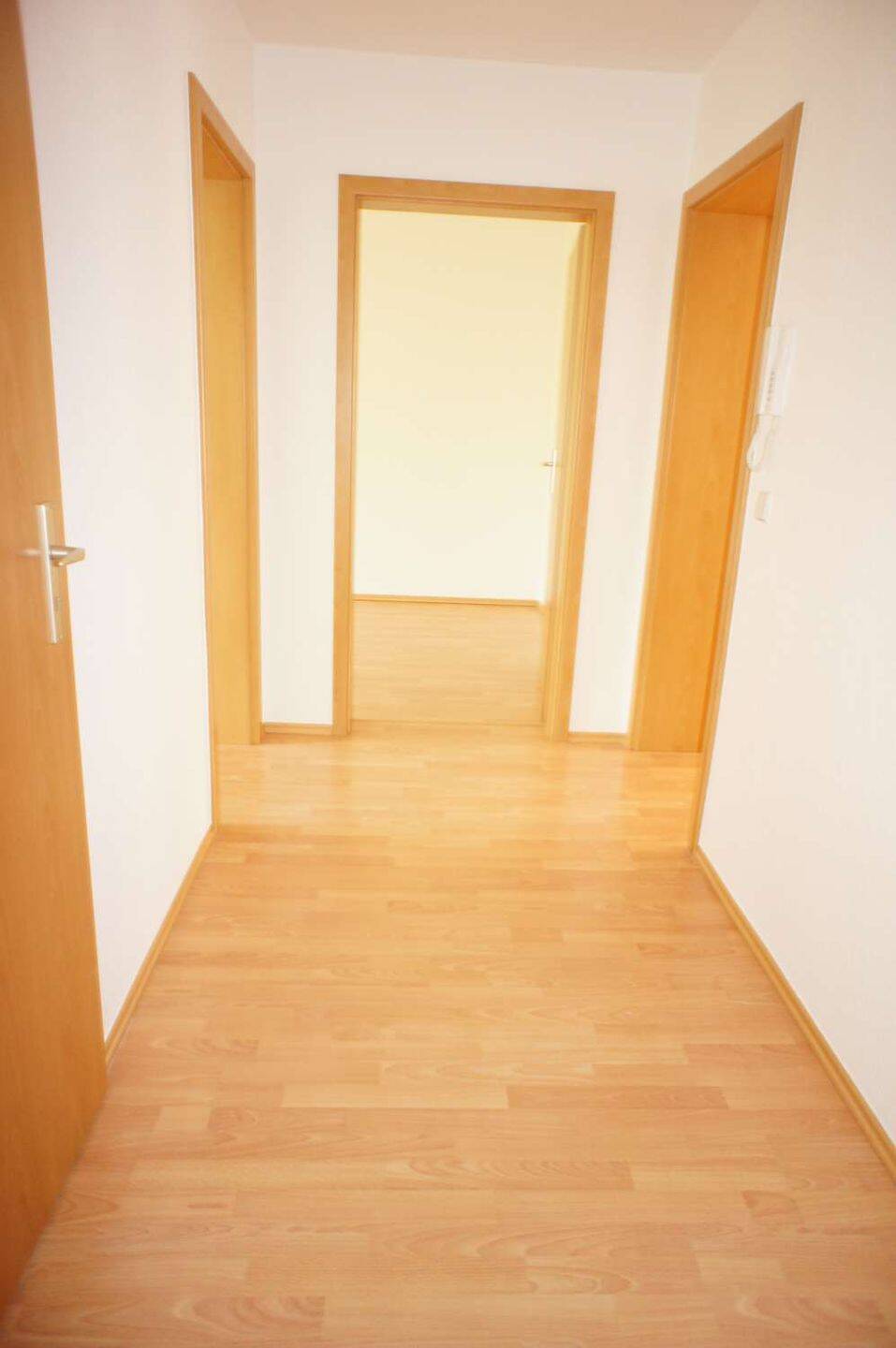 Frei ab 1.10. inklusive EBK / geräumige Küche mit Balkon - im 1. OG – Chemnitz – Vorschaubild 3
