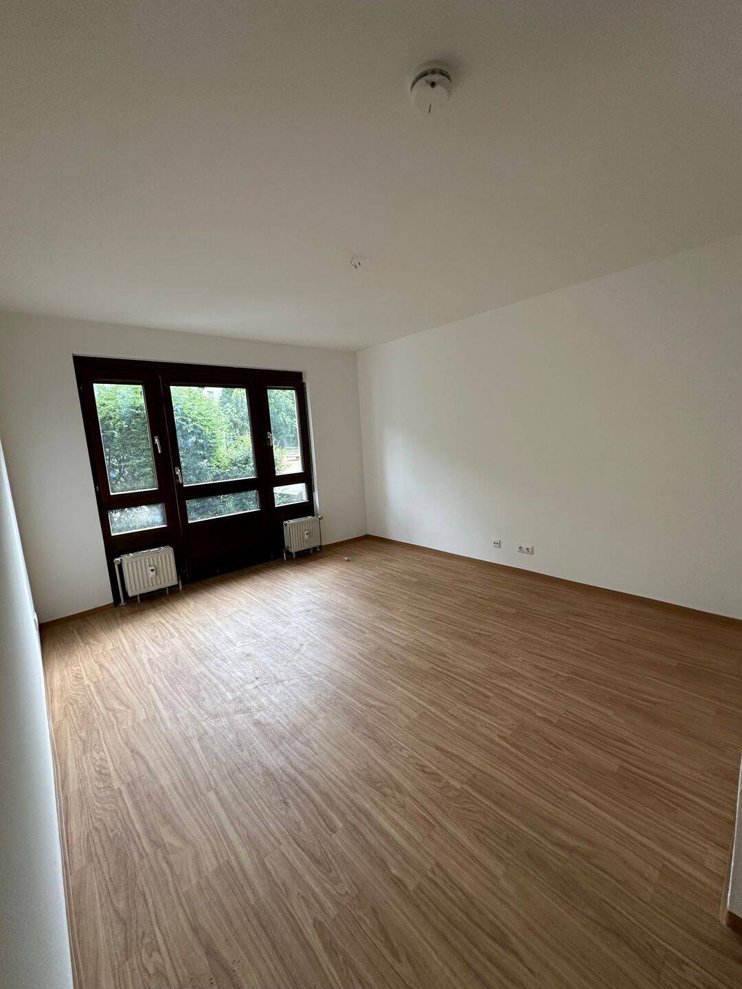 Renoviertes 1-Zimmer Apartment im Erdgeschoss einer Studentenwohnanlage – Erlangen – Vorschaubild 2