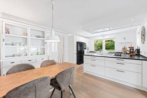 LICHTDURCHFLUTET, MODERN, ENTSPANNT - Luxuriöse Doppelhaushälfte - (Energieeffizienz A+) – 81825 München – Vorschaubild 9