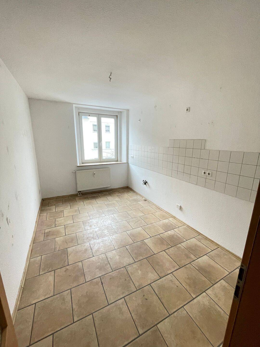 Beethovenstr. ***SUPER! schöne Lage und 2 Räume + Balkon *** – Chemnitz – Vorschaubild 3