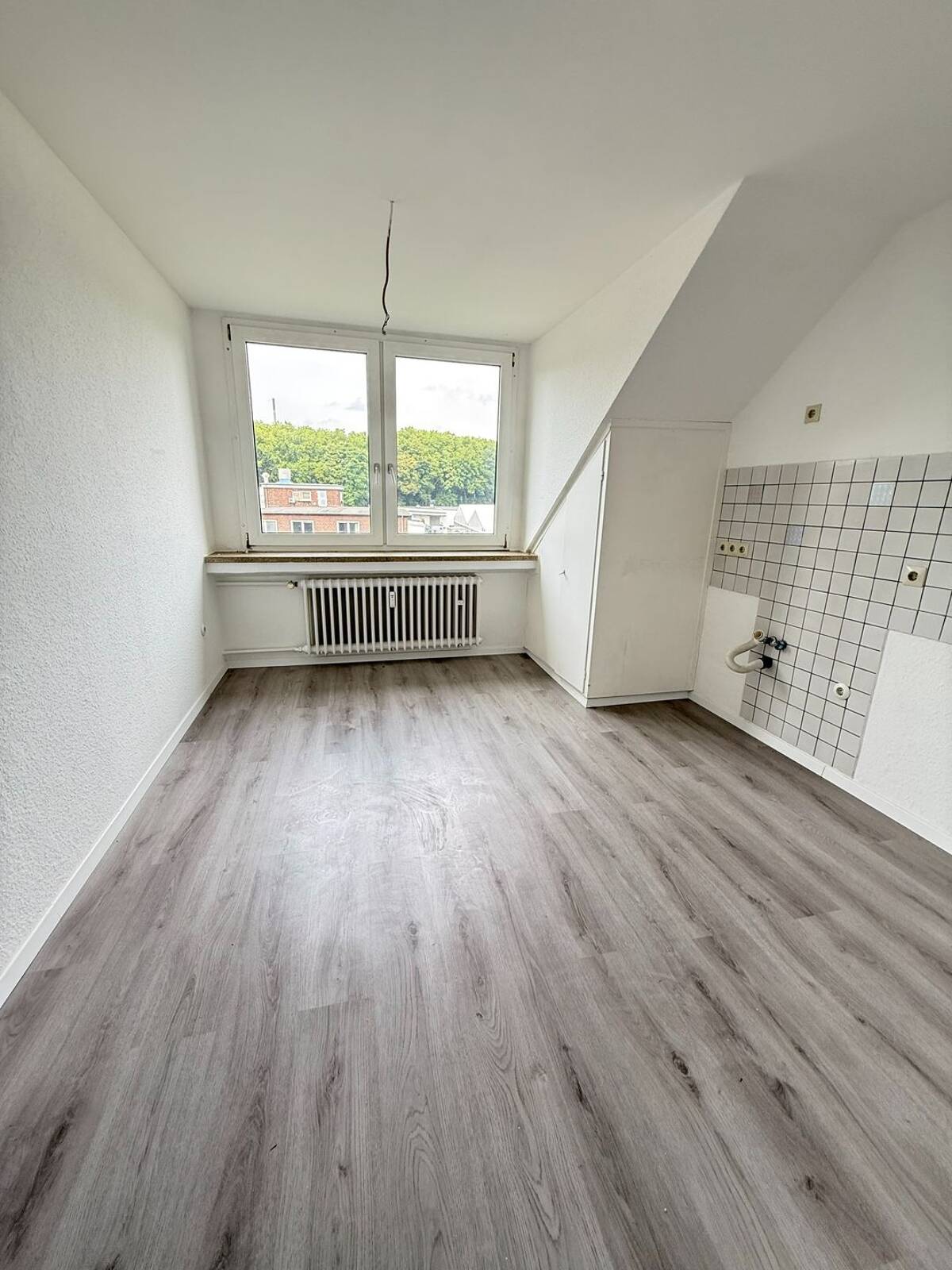 Altbaucharme neu interpretiert-2,5 Zimmer Wohnung Rheinhausen – 47226 Duisburg – Bild 1 von 7