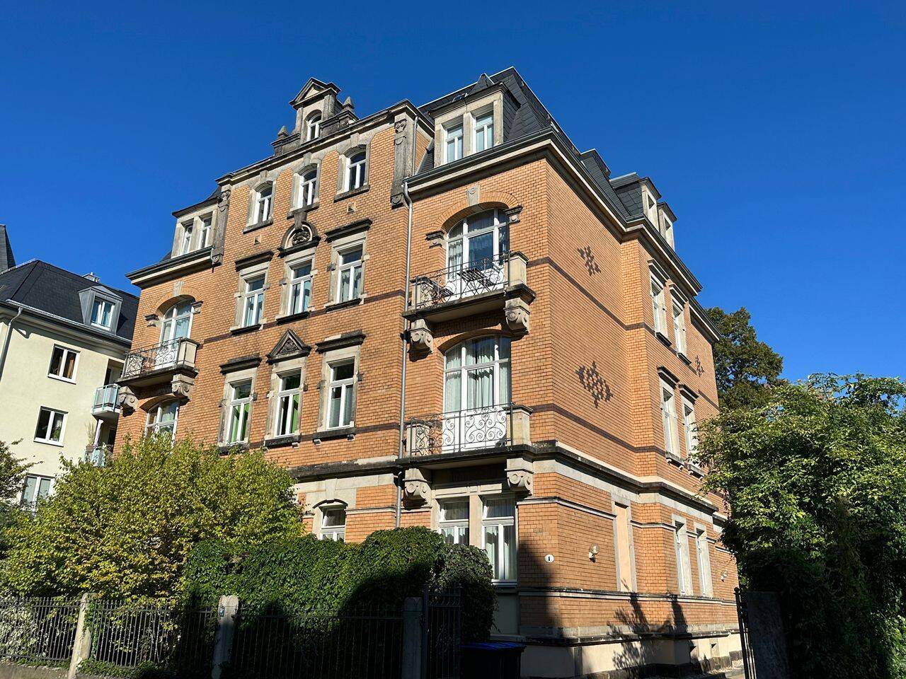 NEU - Familienfreundliche 4-Zimmer-Wohnung in denkmalgeschütztem Mehrfamilienhaus