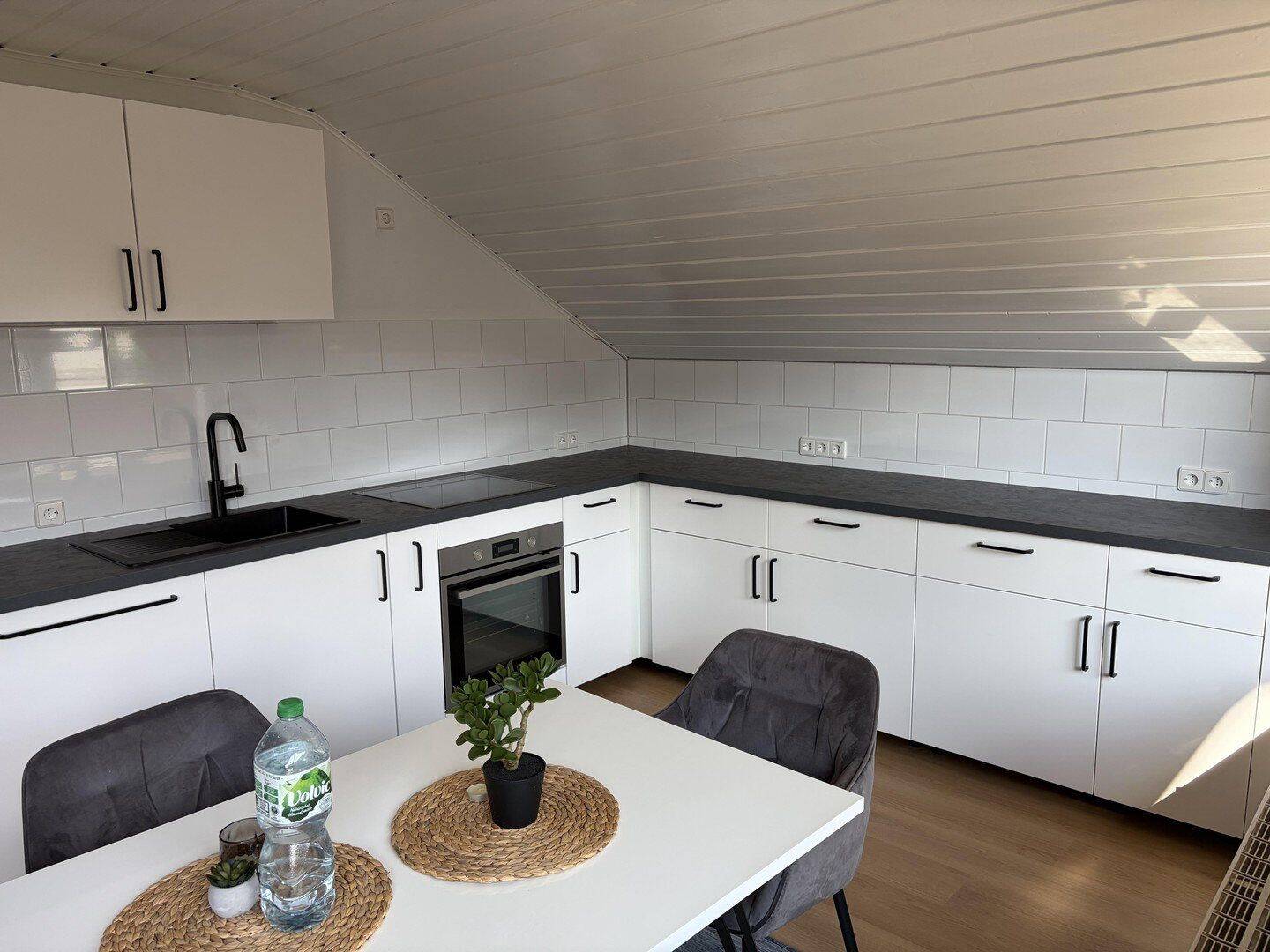 Frisch renovierte Wohnung mit großem Balkon und Panorama