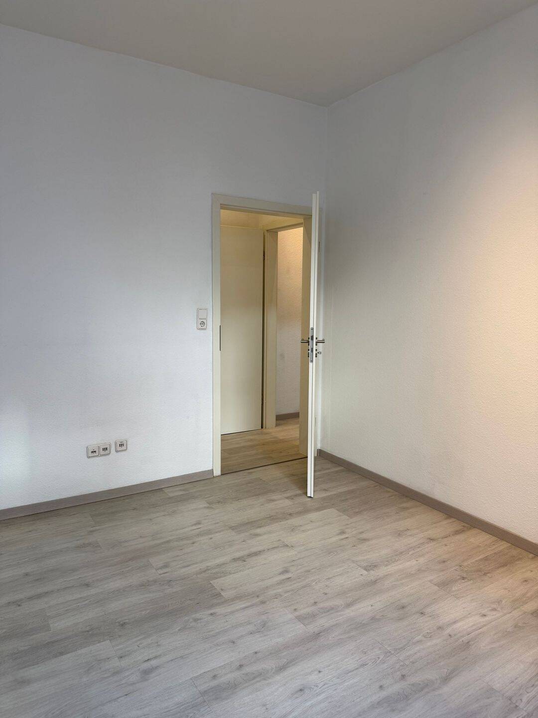 Leerstehende 2-Zimmer-Wohnung gegenüber dem KIT – Karlsruhe – Vorschaubild 5