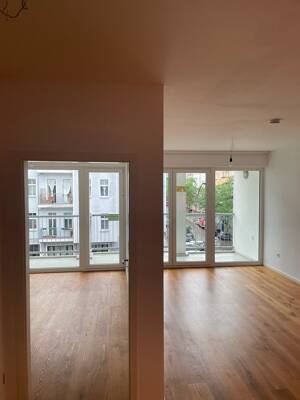 Frisch renovierte 2-Zimmer-Wohnung mit Loggia in Berlin-Friedrichshain – 10247 Berlin – Vorschaubild 8