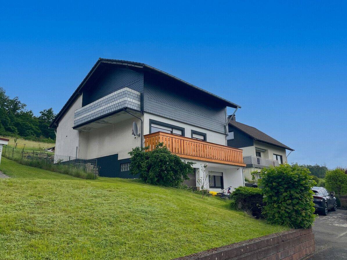 Gepflegtes Einfamilienhaus mit viel Platz und schöner Terrasse in Netphen / Grissenbach! – Netphen – Vorschaubild 2