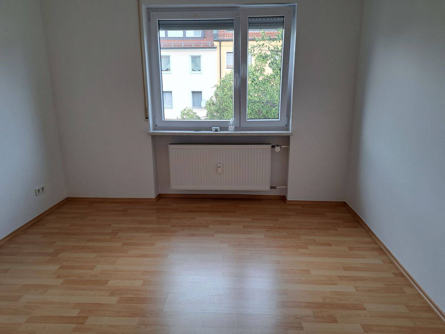 Helle und moderne 3-Zimmer-Wohnung mit Balkon in sehr gepflegtem Haus Nä. U-Bahn Frankenstraße – Nürnberg – Vorschaubild 2