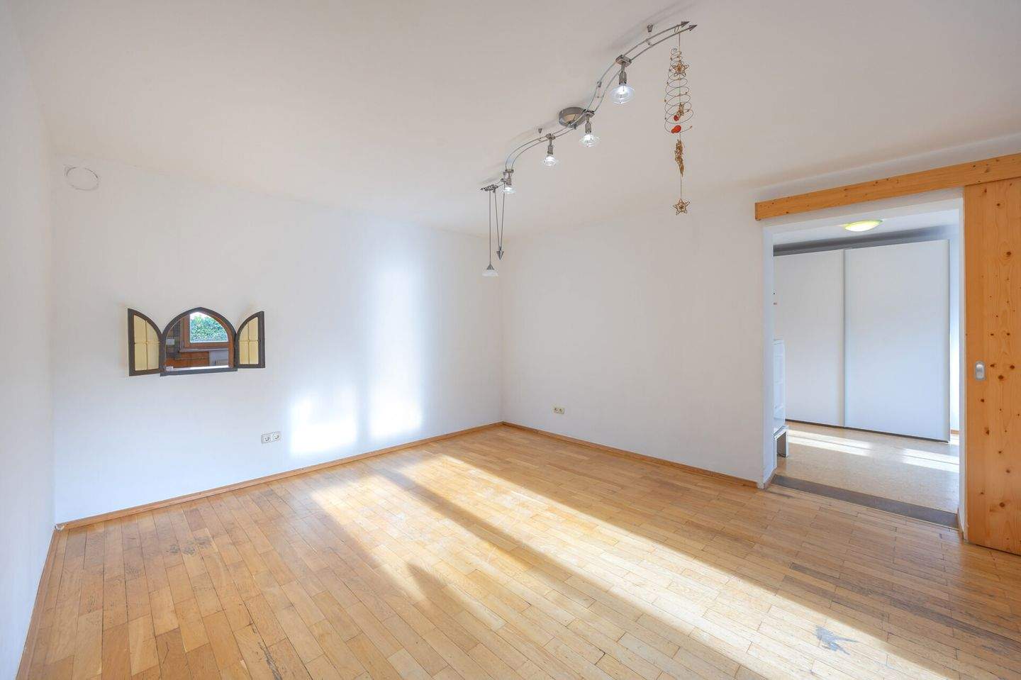 Raumwunder mit flexiblen Möglichkeiten: Haupthaus mit Einliegerwohnung – Fürstenfeldbruck – Vorschaubild 6