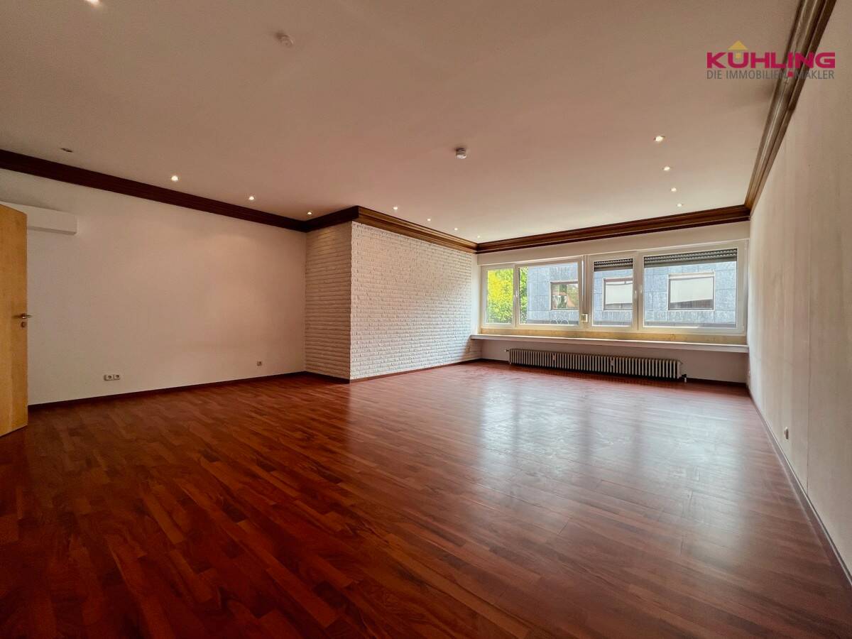 Studentinnen aufgepasst WG-Zimmer mit über 40m² direkt im Stadtzentrum!