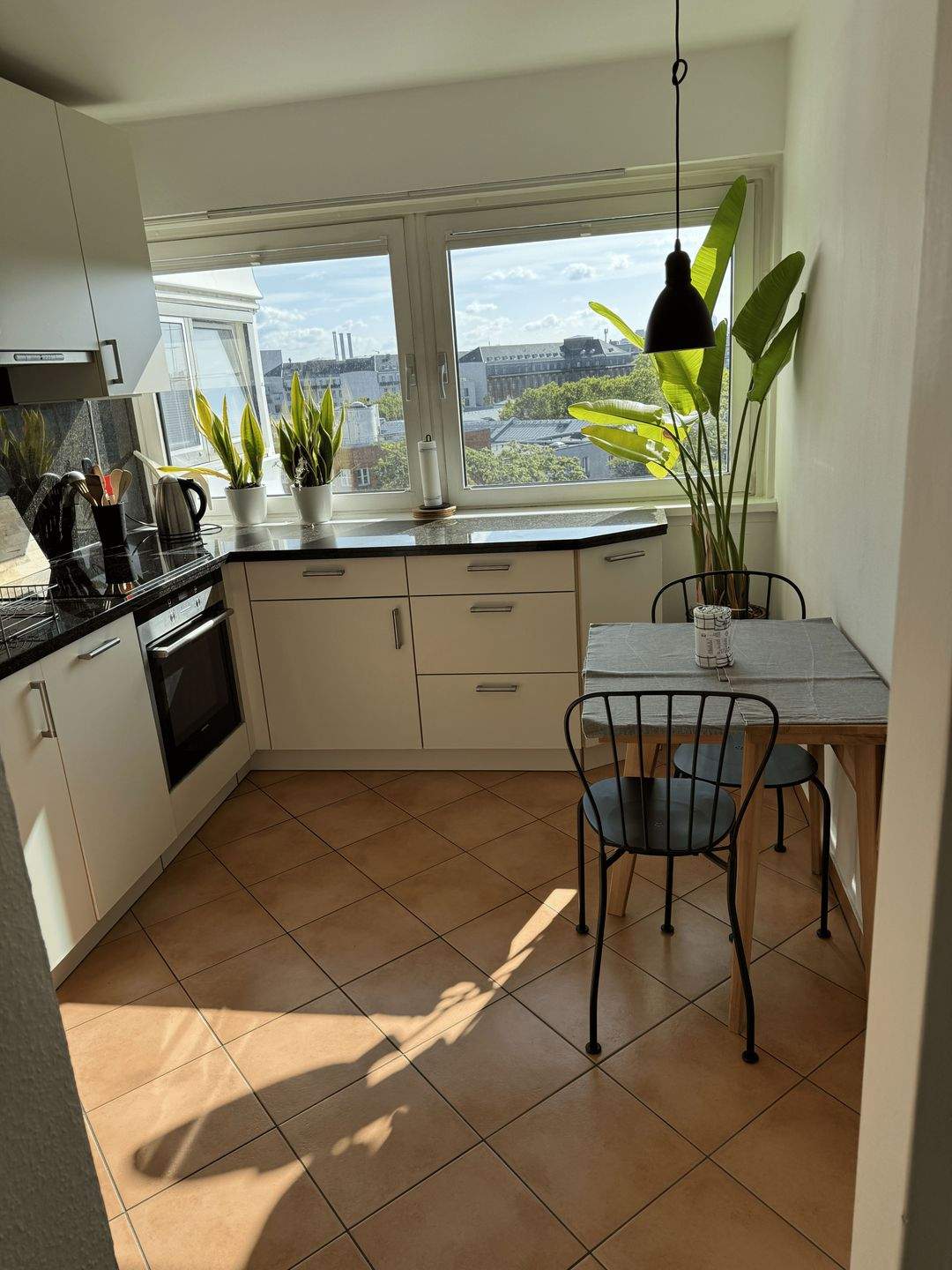 Sehr helle 2-Zimmer Wohnung mit Balkon neben Berliner Galerie – Berlin – Vorschaubild 7