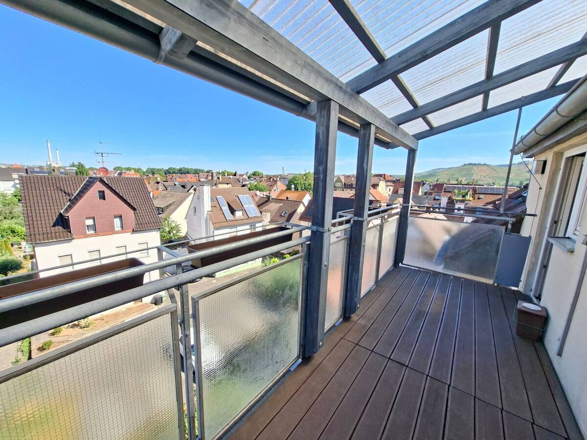 S-WANGEN: * Großzügige, helle und gepflegte 4-Zi.-Whg. im DG * TL-Bad * EBK * toller Balkon! * – 70327 Stuttgart – Bild 1 von 9