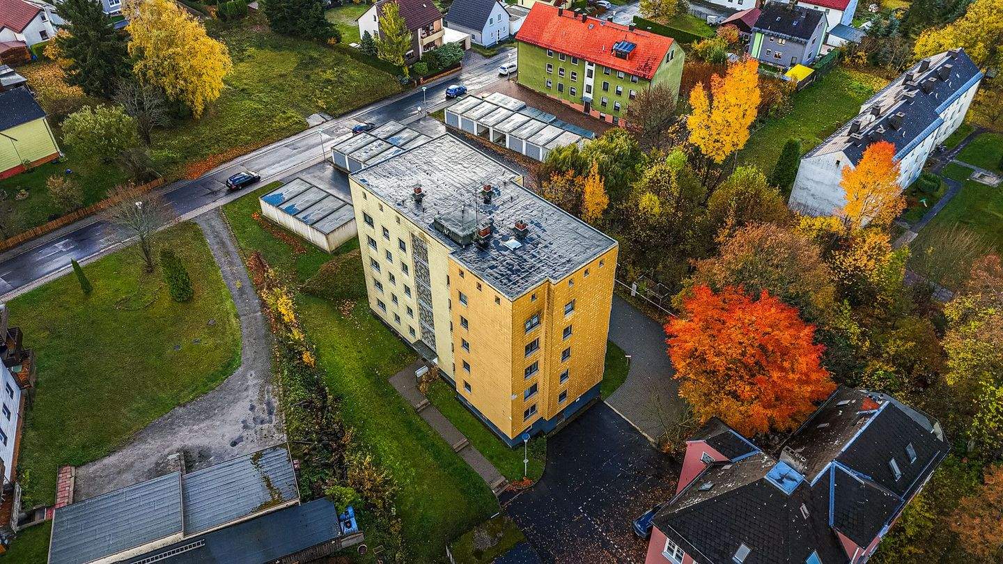 Kapitalanlage mit Potenzial: Komplett vermietetes MFH mit 15 Wohnungen, Aufzug & Garagen – Selb – Vorschaubild 2
