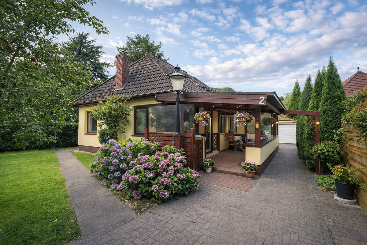 Monatliche Mieteinnahmen von 2.450 € / Vermietetes Einfamilienhaus als attraktive Kapitalanlage – 22399 Hamburg – Bild 1 von 9