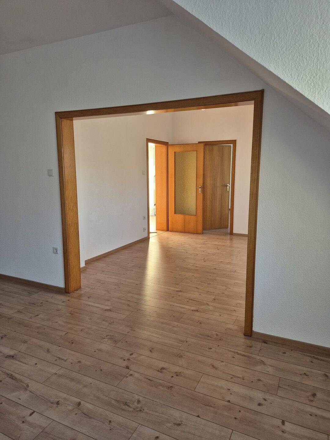 Stilvoll kernsanierte 3-Zimmer-Altbauwohnung mit Einbauküche & Klimaanlage in Bochum-Eppendorf – Bochum – Vorschaubild 2