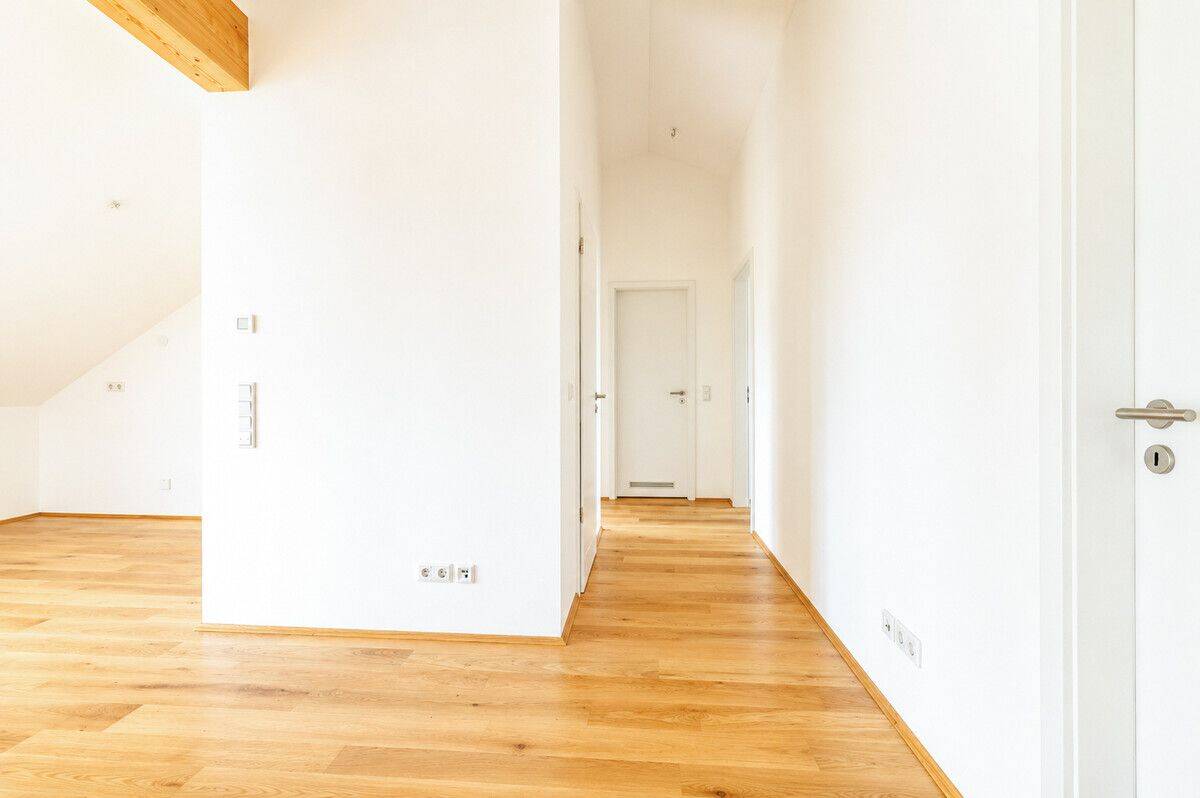 ERSTBEZUG! Moderne 4-Zimmer-Dachgeschosswohnung – München – Vorschaubild 9