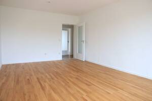 Freie 4-Zimmer-Wohnung mit zwei Loggien – 81673 München – Vorschaubild 3