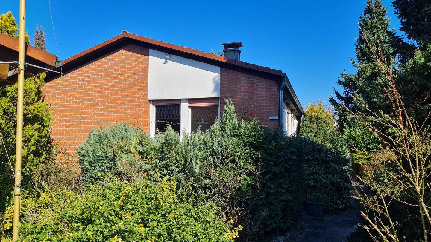 Renovierungsbedürftiger BUNGALOW mit Außenpool-Röttenbach bei ERLANGEN