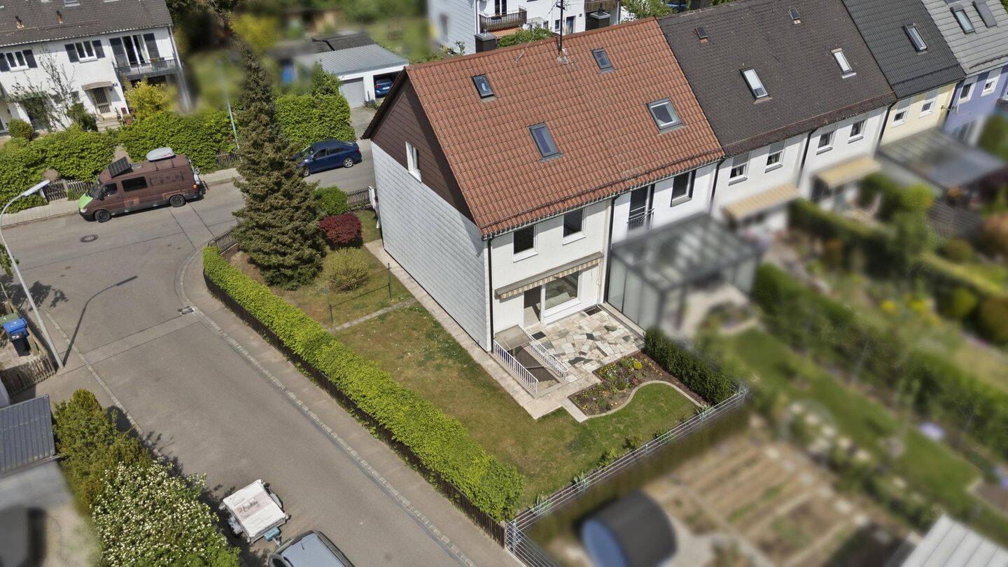 Kernsaniertes Reiheneckhaus mit Garten in Ingolstadt-Nord