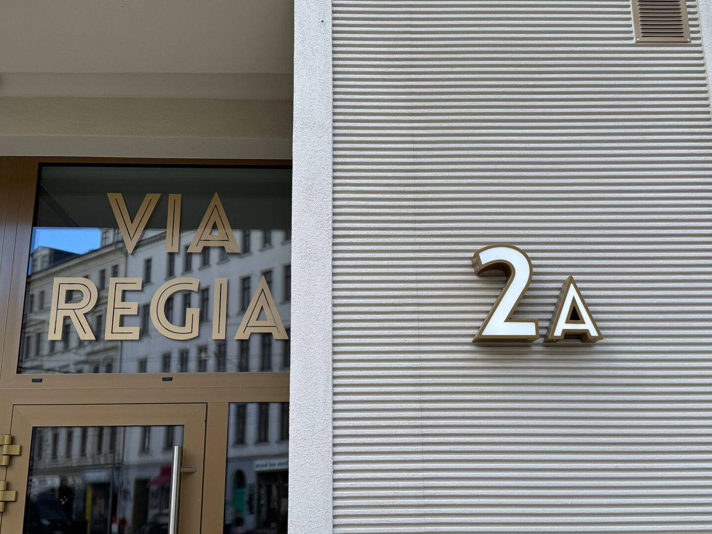 ***LUXURIÖSES WOHNEN IN MÖBLIERTEN APARTMENTS~LOGGIA~STELLPLATZ*** – Leipzig – Vorschaubild 4