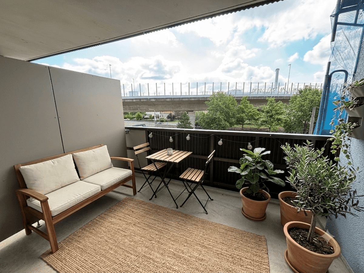 1. Monat kaltmietfrei * Lichtdurchflutete 2-Zi.-Whg. mit moderner EBK & Balkon * – 1159 Dresden – Bild 1 von 8