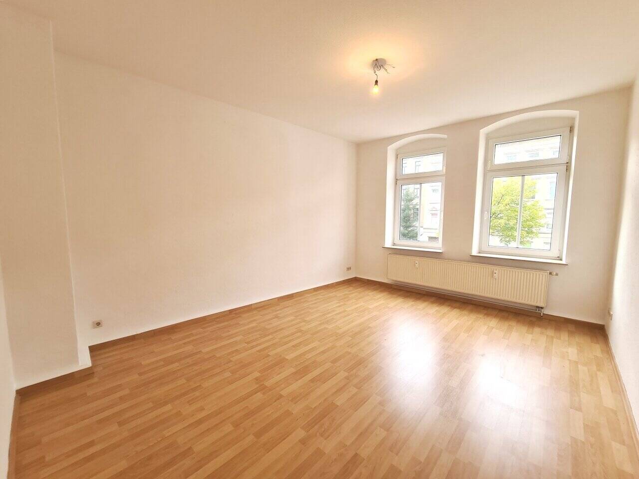 Ansprechende 2-Raum-Wohnung mit Balkon in einem liebevoll kernsanierten Gründerzeithaus im Lutherviertel – Chemnitz – Vorschaubild 4