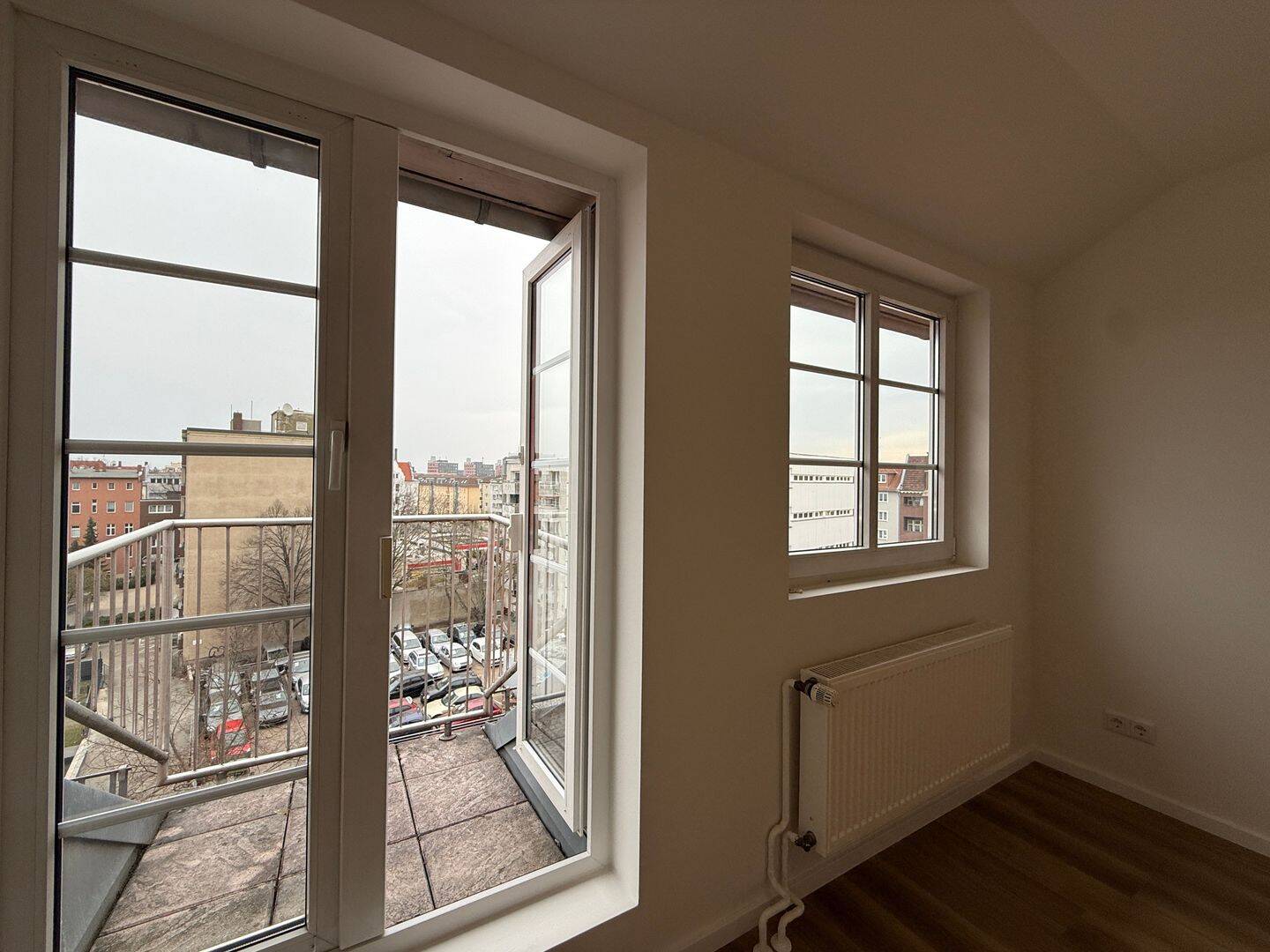 Großzügige, bezugsfreie 3-Zimmer-Maisonette-Dachgeschosswohnung mit Flair im charmanten Altbau! – Berlin – Vorschaubild 4