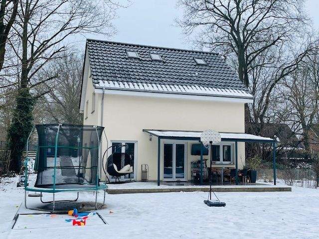 NEUER PREIS! Berlin-Biesdorf: mass. EFH direkt an der Wuhle mit Pool auf 579m² Grst., Bj. 2020 – Berlin – Bild 1 von 9