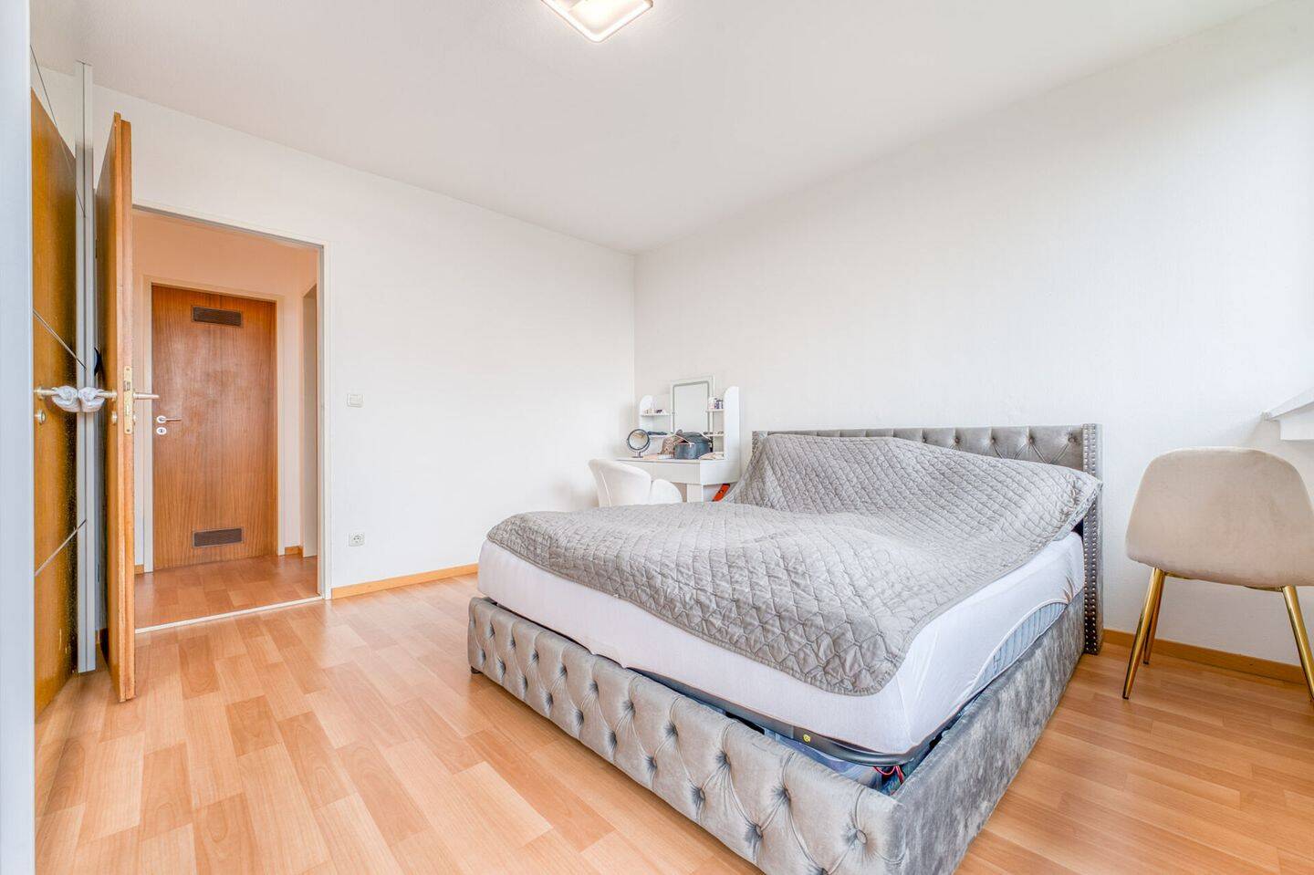 Über den Baumwipfeln: Helle 2-Zimmer-Wohnung mit Balkon in Moosach – München – Vorschaubild 5