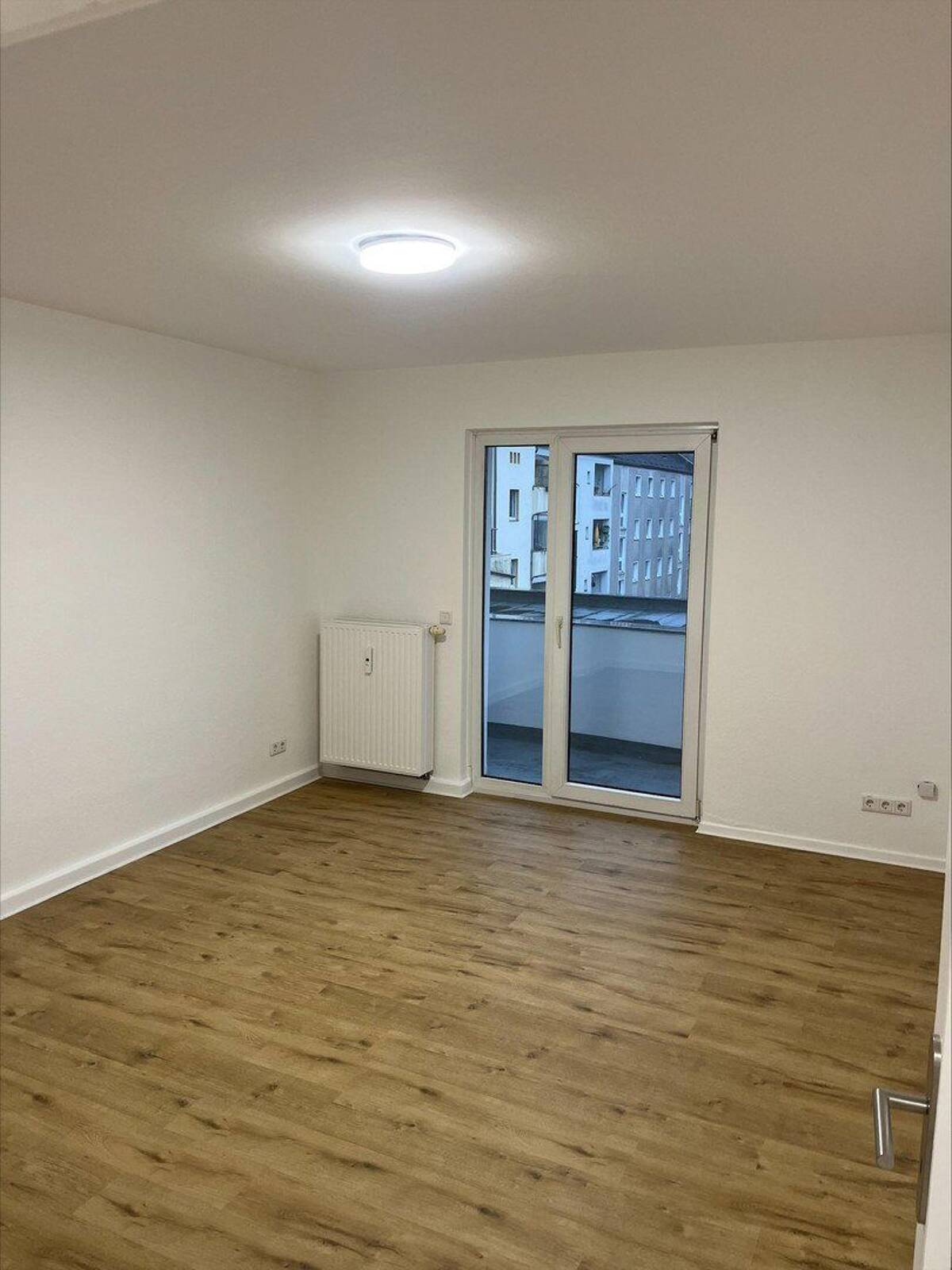 Schöne Einraumwohnung mit Einbauküche in ruhiger und zentraler Lage – 40472 Düsseldorf – Bild 1 von 4