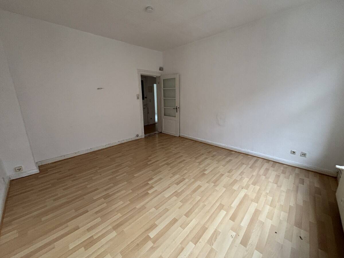 Frei & voller Potenzial: Freie 2-Zimmer-Altbauwohnung aus 1920! – Kiel – Vorschaubild 5