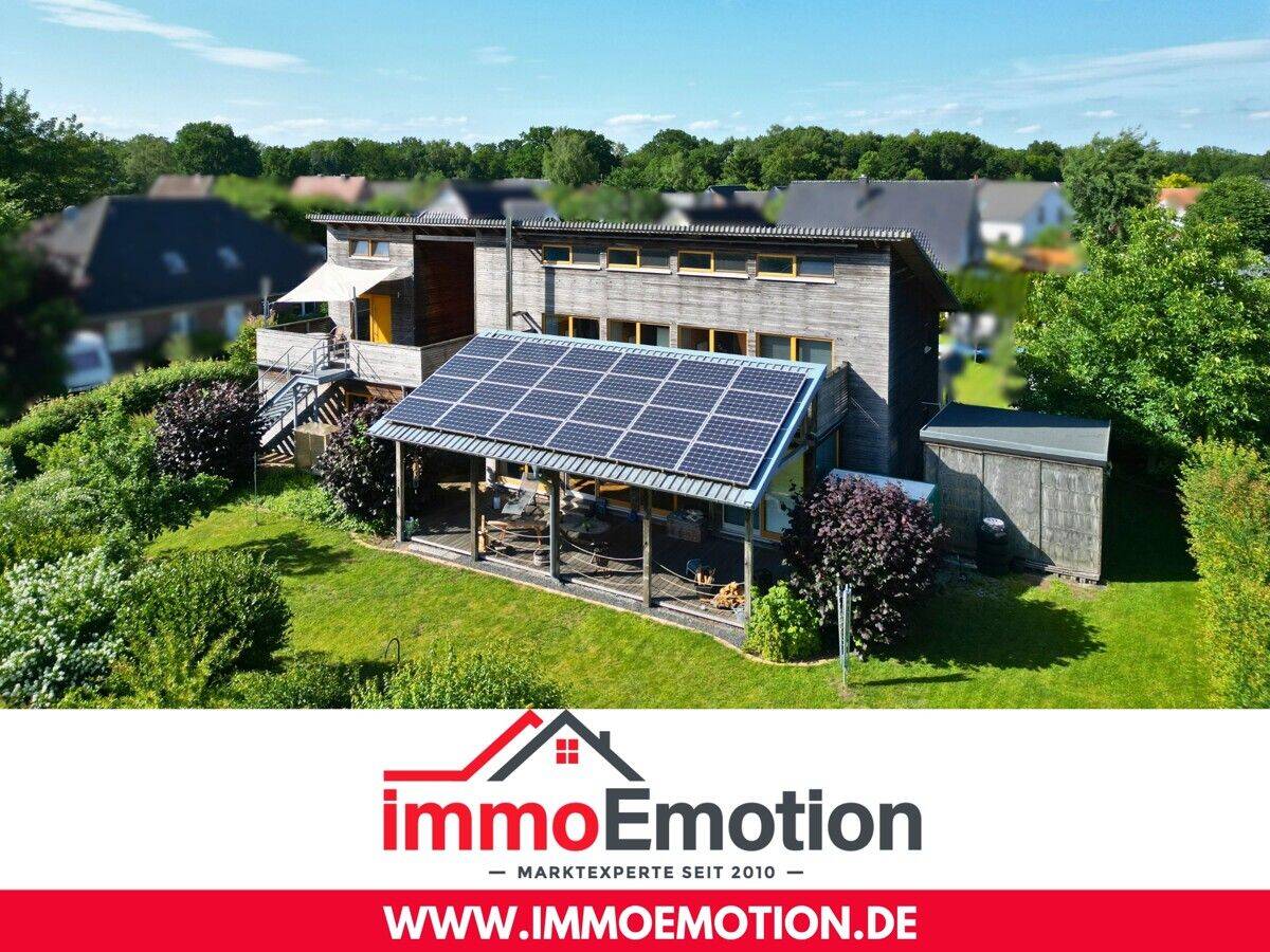 Nichts von der Stange: Nachhaltiges 8-Zimmer-Holzhaus mit PV-Anlage, Pelletheizung und Ferienwohnung
