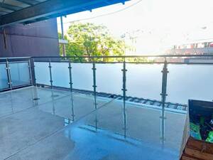 3 Zimmer Whg mit großem 18qm Südbalkon, Nähe Theresienwiese, Bad m Fenster-- LEER