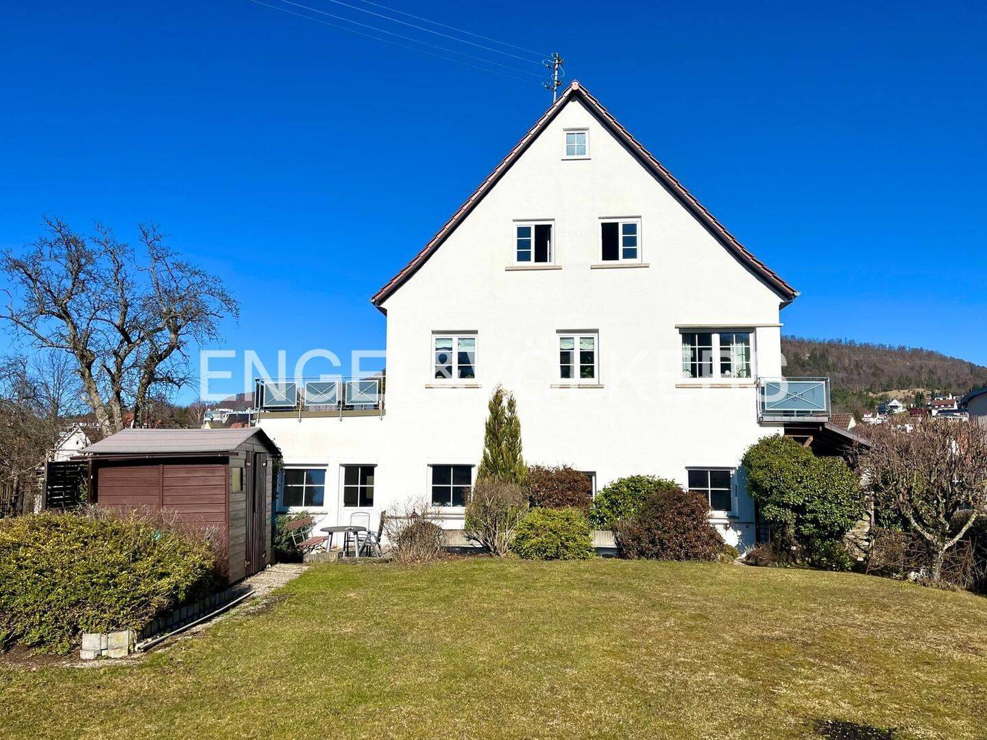 Mehrgenerationenhaus in Jungingen mit Garten, 2 Balkonen und zweiter Einheit mit viel Potenzial! – Jungingen – Bild 1 von 9