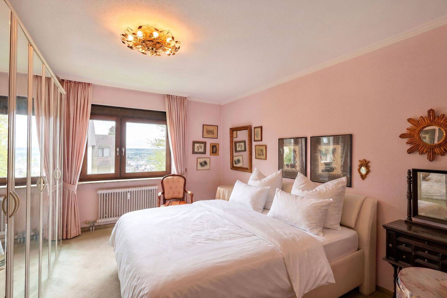 Großzügige 3,5-Zimmer-Wohnung mit Südwest-Balkon und zwei Tiefgaragenstellplätzen in ruhiger Lage – Leonberg – Vorschaubild 5