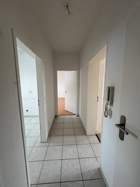 Lichtdurchflutetes Wohnen in bester Lage – Stilvolle 2-Zimmer-Wohnung mit großzügigem Wohnbereich – Krefeld – Vorschaubild 2