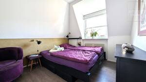 Charmante Dachgeschosswohnung mit Balkon, Gemeinschaftsgarten und Tiefgaragenstellplatz in O-Menzing – 81245 München – Vorschaubild 8