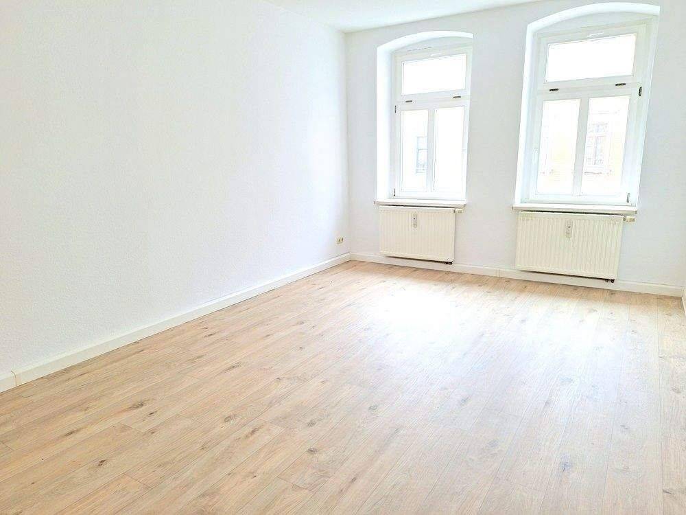 !! NEUE EINBAUKÜCHE, 2-Zimmer-Wohnung mit neuem Laminat im Stadtteil Schlosschemnitz !!