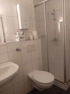 Ab dem 5. August 2026. bis September 31. Ein möbliertes WG Zimmer am Lister Platz in Hannover verfügbar. 2 Minuten vom Hauptbahnhof Hannover entfernt – 30163 Hannover – Vorschaubild 5
