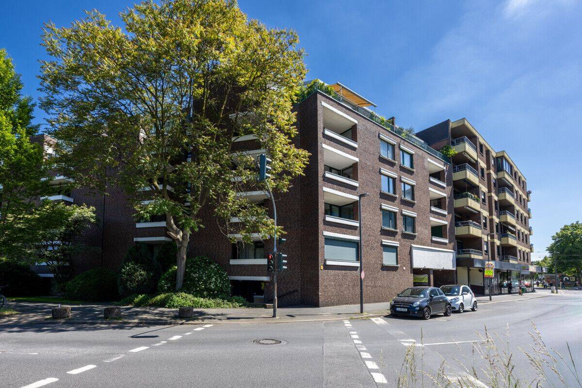 GRAFENBERG: Stilvoller Wohlfühlfaktor - möblierte 2-Zimmer-Wohnung mit Loggia und Aufzug