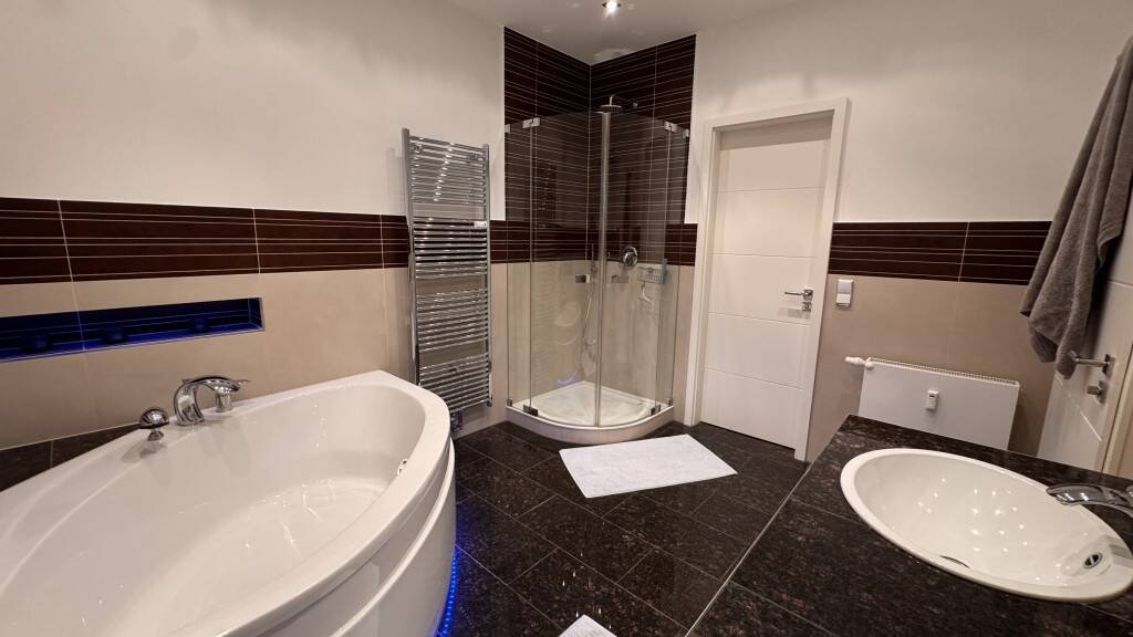 Wohlfühlen in Obergiesing - exklusive 3-Zimmer-Wohnung mit geschützter Terrasse – München – Vorschaubild 8