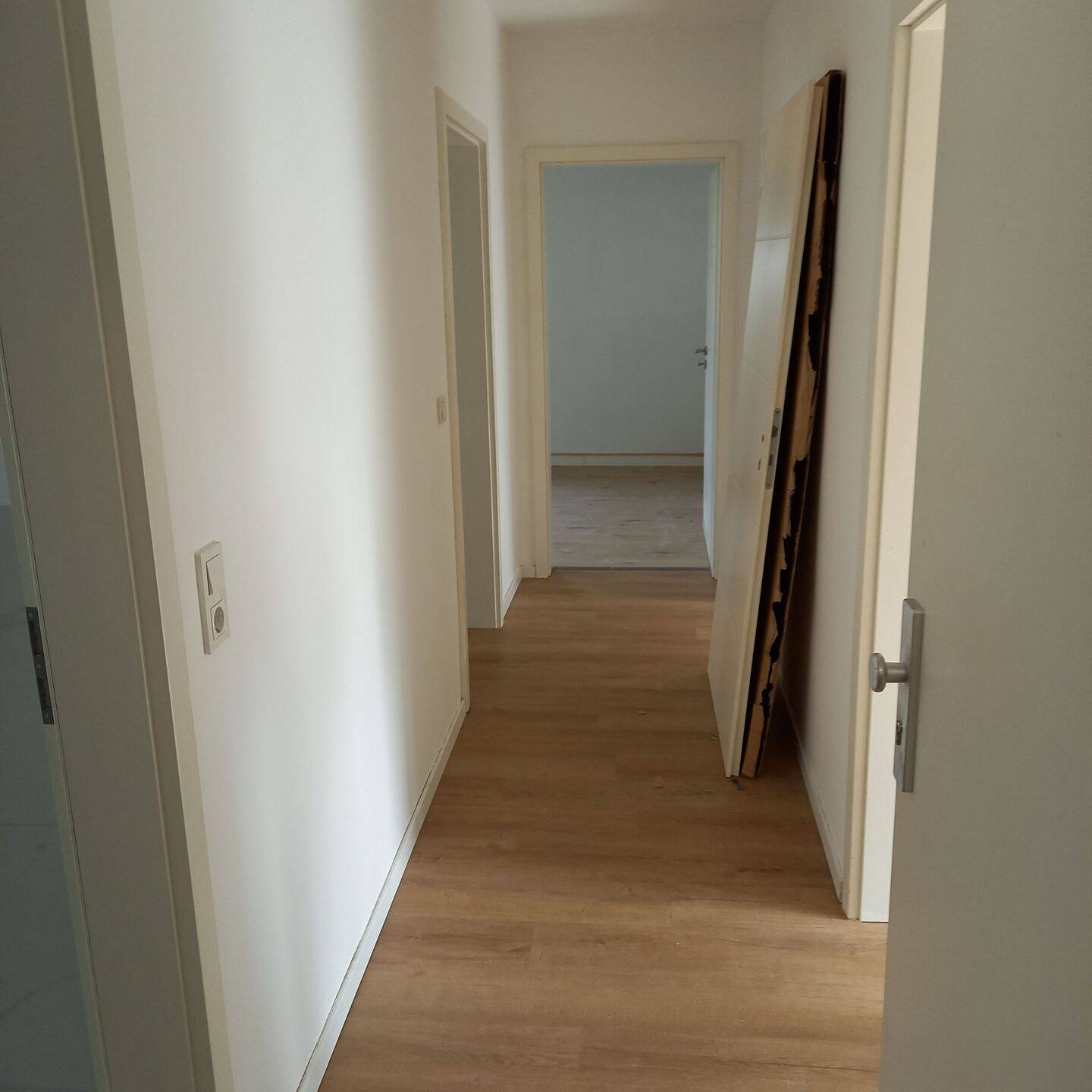 Helle renovierte EG Wohnung mit Terrasse und Gartenmitbenutzung – Nürnberg – Vorschaubild 3